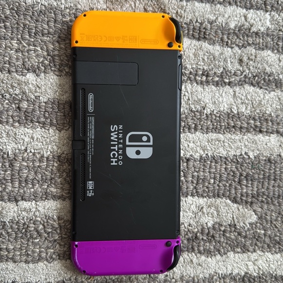 Nintendo Switch Console, Game, Extra Controllers - Picture 4 of 11